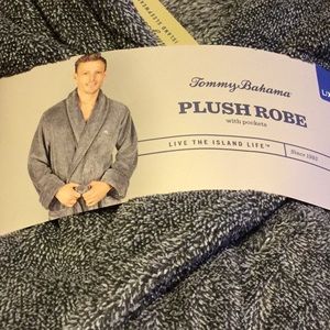 TOMMY BAHAMA NWT Plush Robe size L/XL